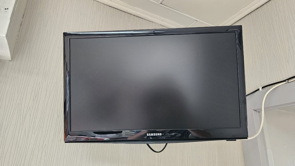 Samsung TV (47 cm) + muurbeugel, Ophalen, Zo goed als nieuw, 40 tot 60 cm, Samsung