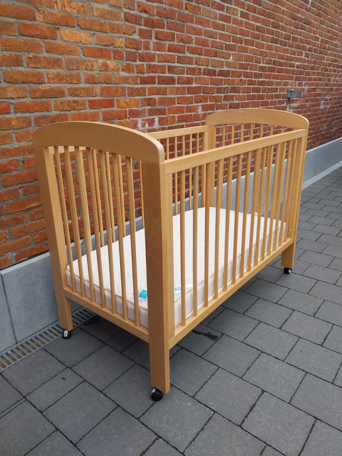 Babybedje met matras, Ophalen, Zo goed als nieuw