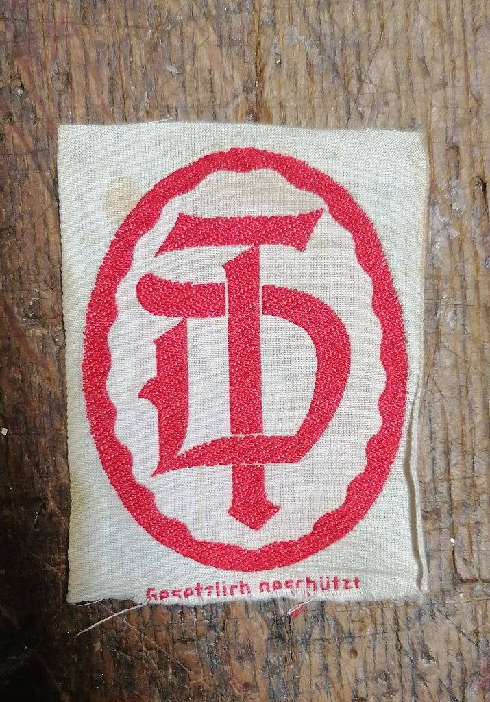 Militaire badge voor alle sporten uit de ww2, Verzamelen, Verzenden, Overige soorten, Embleem of Badge