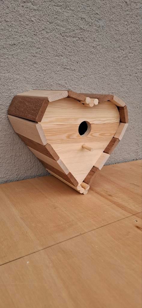 Vogelhuisje hartje met gekleurd hout, Tuin en Terras, Ophalen