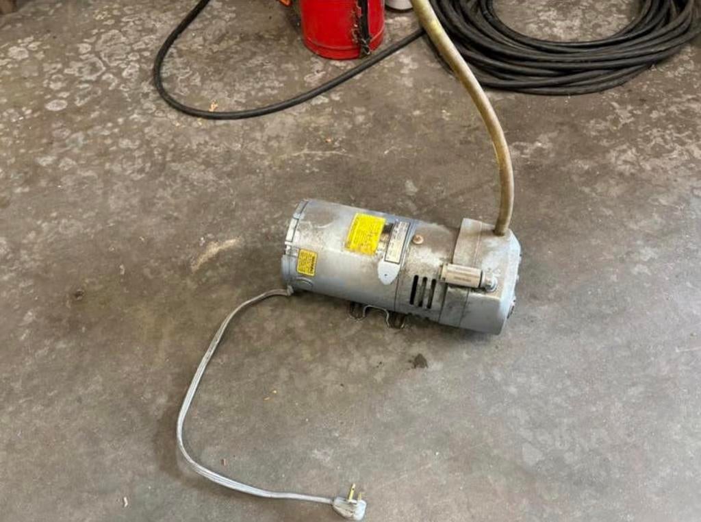 General electric Vacuümpomp op 220v, Doe-het-zelf en Bouw, Ophalen, Zo goed als nieuw