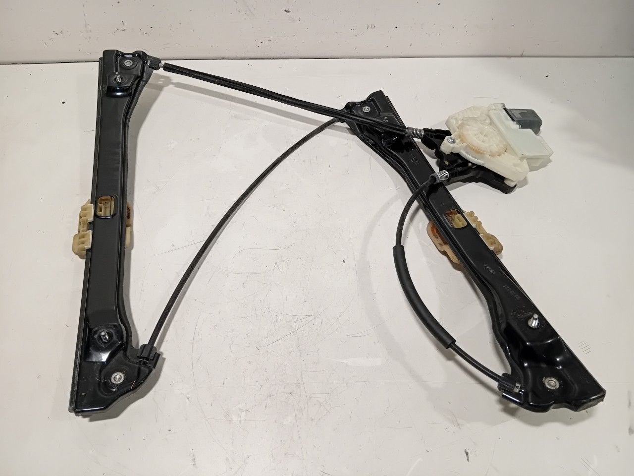 Raammechaniek elektrisch links voor Skoda Rapid, Onderdelen@venauto.nl, Van der Ven Autorecycling B.V., Gebruikt, Ettenseweg 76, 4706 PB Roosendaal, The Netherlands