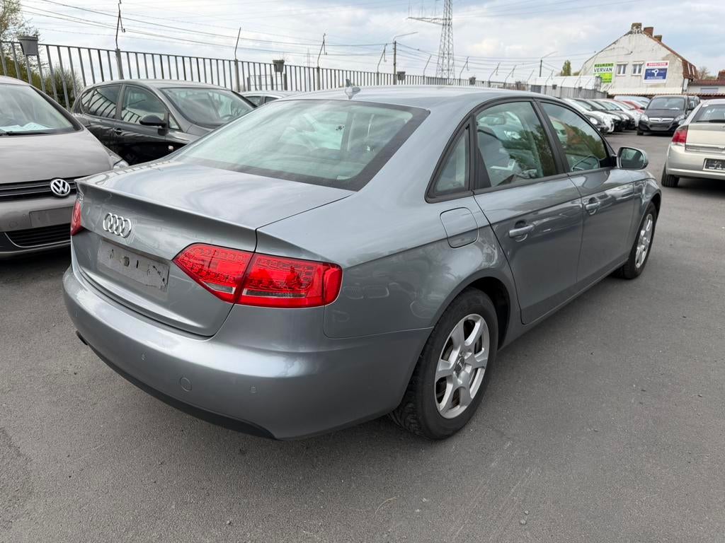AUDI A4 BENZINE 1.8 EU 5, Auto's, Audi, Euro 5, Zwart, 4 cilinders, Parkeersensor