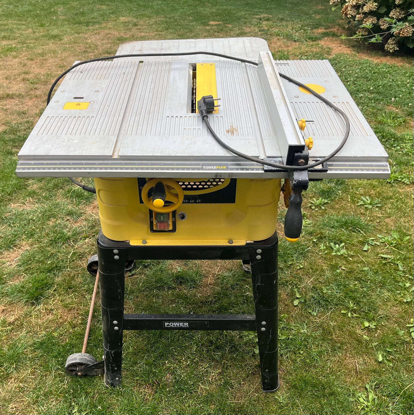 Powerplus zaagtafel + afkortzaag 30€/stuk, Doe-het-zelf en Bouw, Gereedschap | Zaagmachines, Ophalen, Gebruikt, 1200 watt of meer