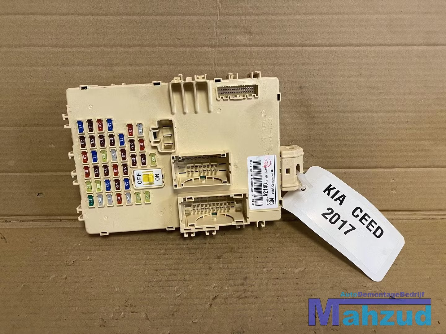 KIA CEE'D Zekeringkast 2012-2018 91950A2140, Heolleung-ro 12
06797  Seoul, Info@kia.com, Kia Corporation, Gebruikt