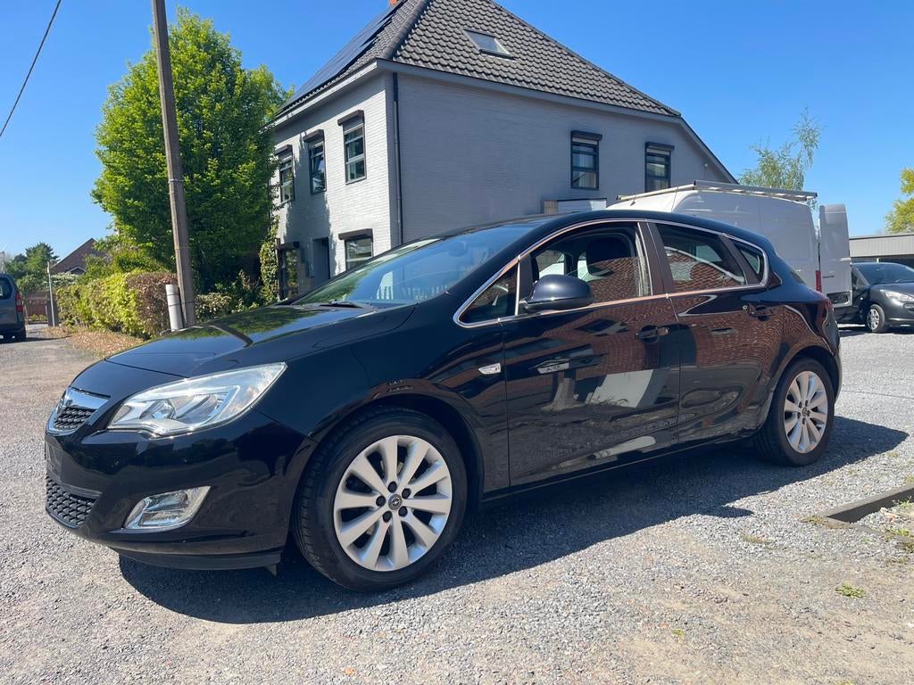 Opel Astra 1.6i Essence,Cosmo,Airco,Cuir,Cruise,Radar,..., Autos, Opel, Cuir, Euro 5, Achat, Boîte manuelle