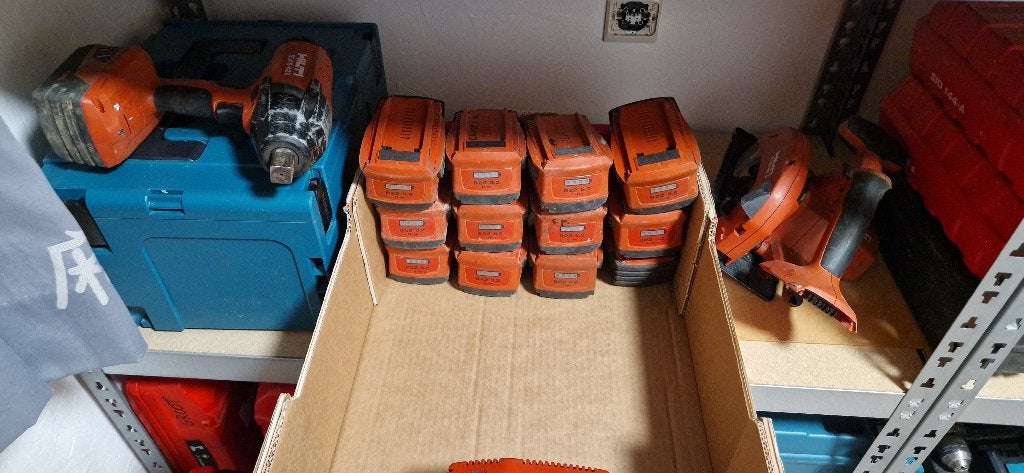 Batteries 22 V et 36 V Hilti + chargeurs, Enlèvement, Comme neuf