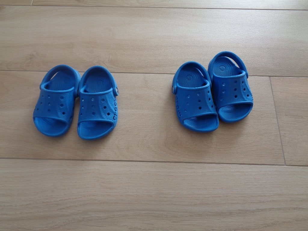 2 paar ECHTE CROCS maat 6 , 7, Kinderen en Baby's, Ophalen of Verzenden, Zo goed als nieuw