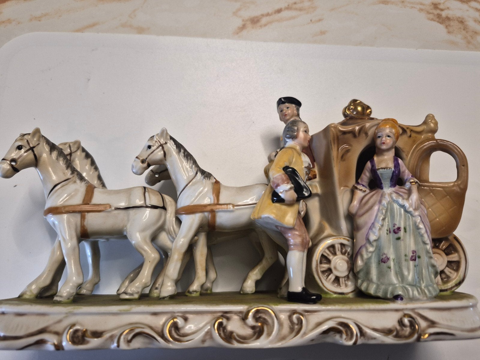Groot porseleinen beeld paardenkoets / statiekoets in baroks, Antiek en Kunst, Ophalen