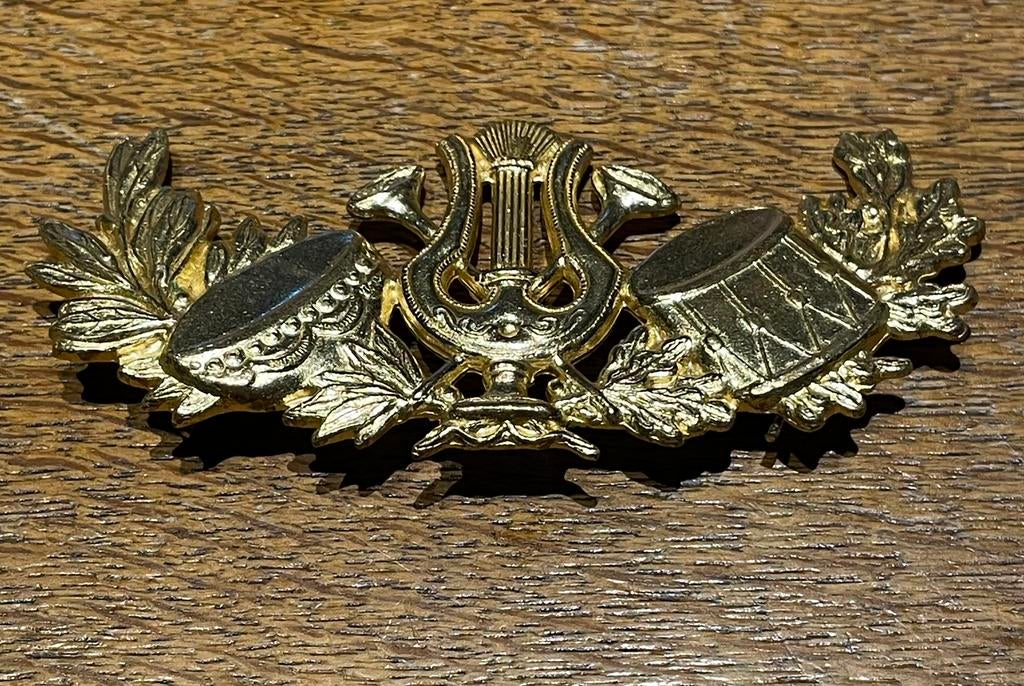 Cap badge muzikant ( ABL ? ), Verzamelen, Verzenden
