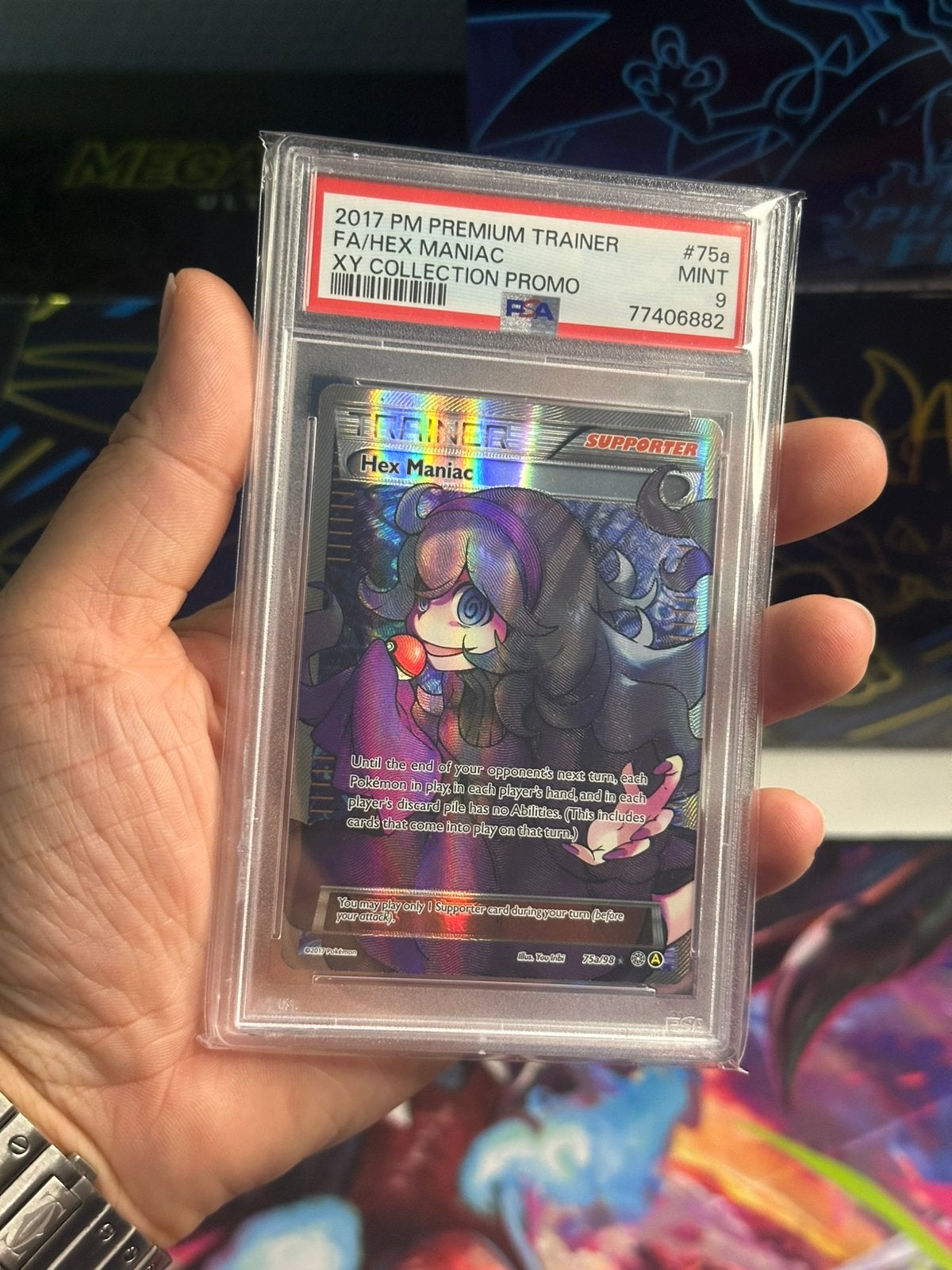 Hex Maniac PREMIUM TRAINER PROMO (PSA 9) - Pokémon kaart, Hobby en Vrije tijd, Ophalen of Verzenden, Zo goed als nieuw