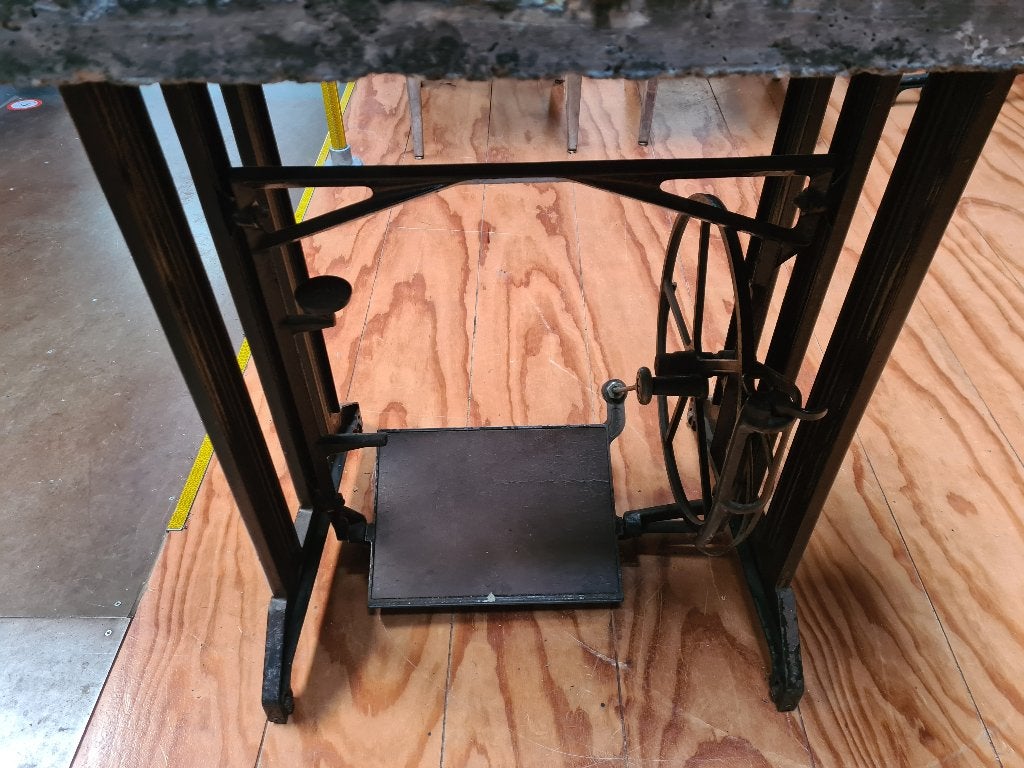 Tafel naaimachineonderstel, Ophalen, Gebruikt, Overige materialen, Tafelblad
