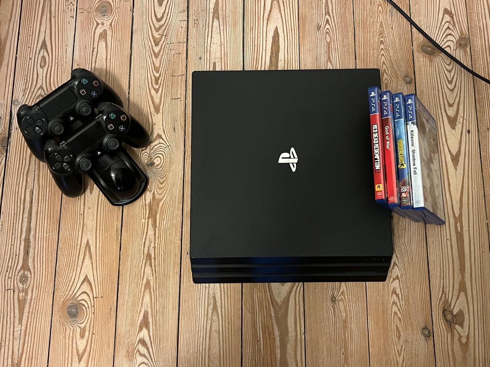 PlayStation 4 pro 1T en 4 games, Games en Spelcomputers, Spelcomputers | Sony PlayStation 4, Ophalen, Met games, Met 2 controllers