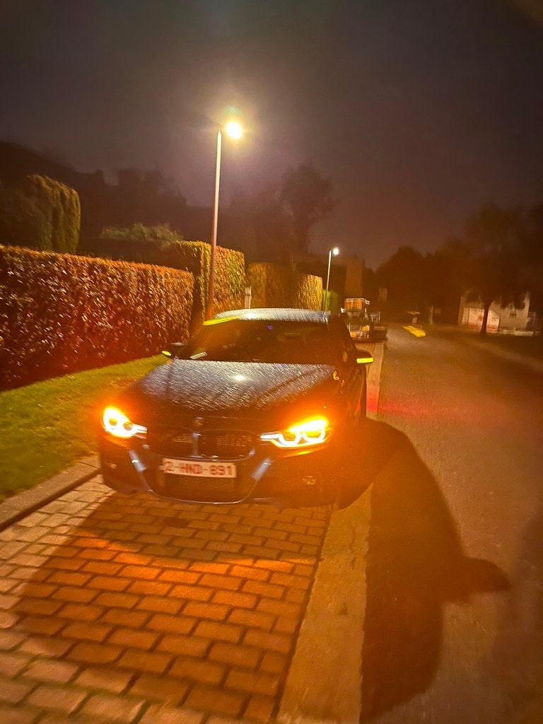 BMW 330e F30 — Cartes personnalisées complètes, Achat, Capteur de stationnement, Noir, 5 places
