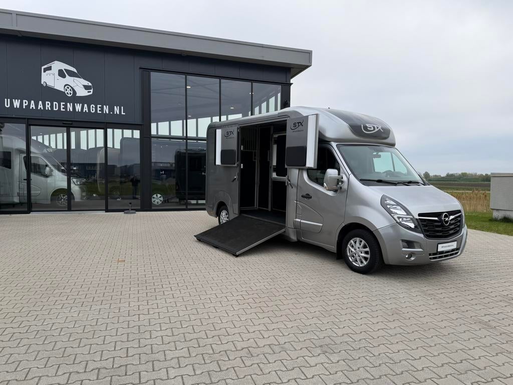 Opel Stx 2022 50.000 km paardenwagen Paardenvrachtwagen, Animaux & Accessoires, Chevaux & Poneys | Semi-remorques & Remorques