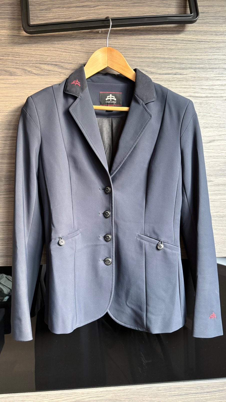 Softshell Wedstrijdvest Makebe, Ophalen of Verzenden, Zo goed als nieuw