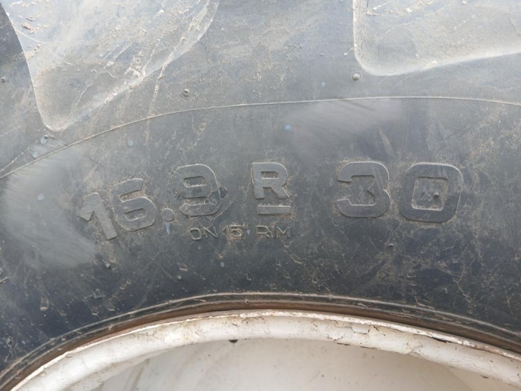 Gezocht 16.9 r 30 banden michelin, Zakelijke goederen, Landbouw | Onderdelen | Banden, Velgen en Assen, Ophalen
