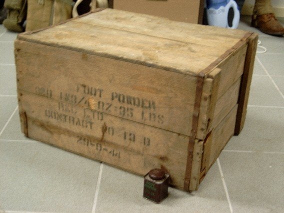 VOLLE KIST WO2 Brits voetpoeder vierkant model, Verzamelen, Militaria | Tweede Wereldoorlog, Ophalen, Landmacht, Kist of Geocache
