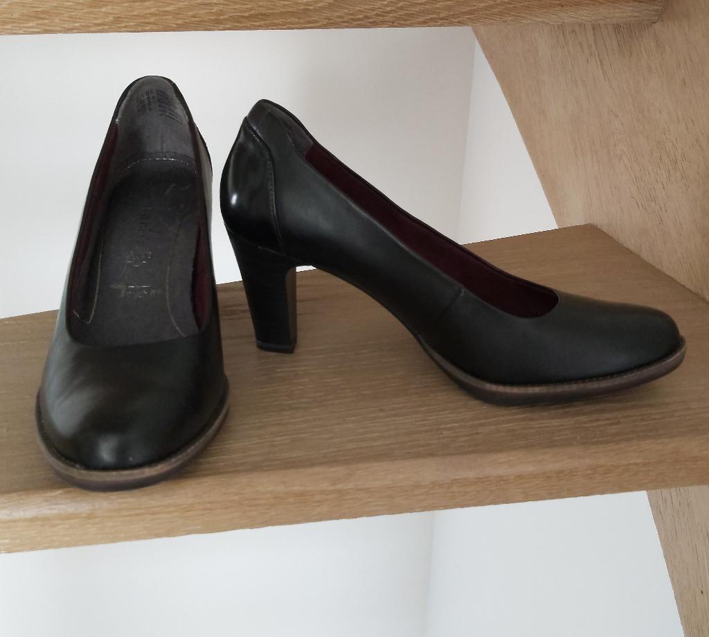 Zwarte pumps Tamaris maat 40, Kleding | Dames, Schoenen, Tamaris, Pumps, Zwart, Ophalen of Verzenden