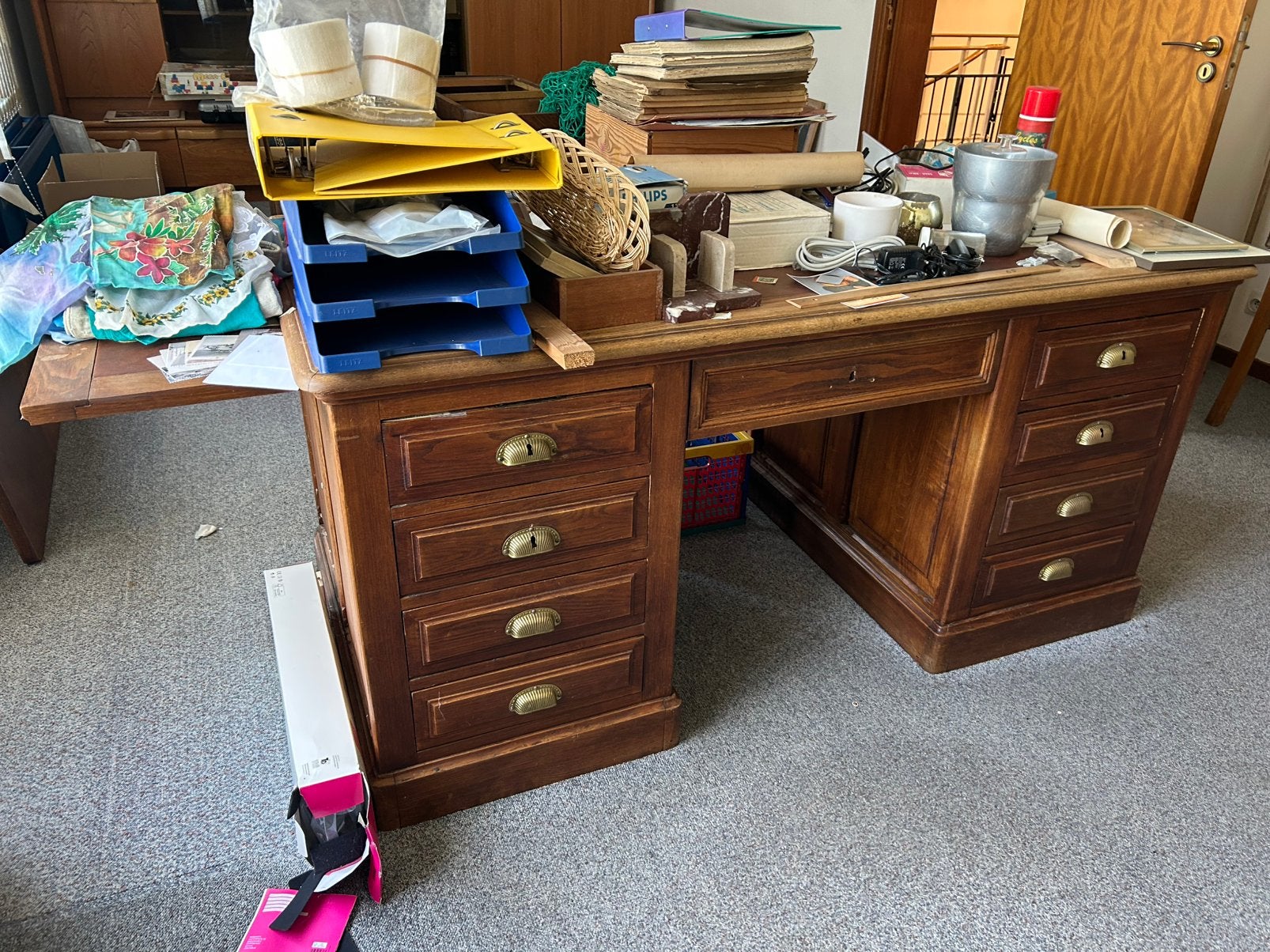 Grand bureau ancien avec tapis en cuir, Antiquités & Art, Enlèvement