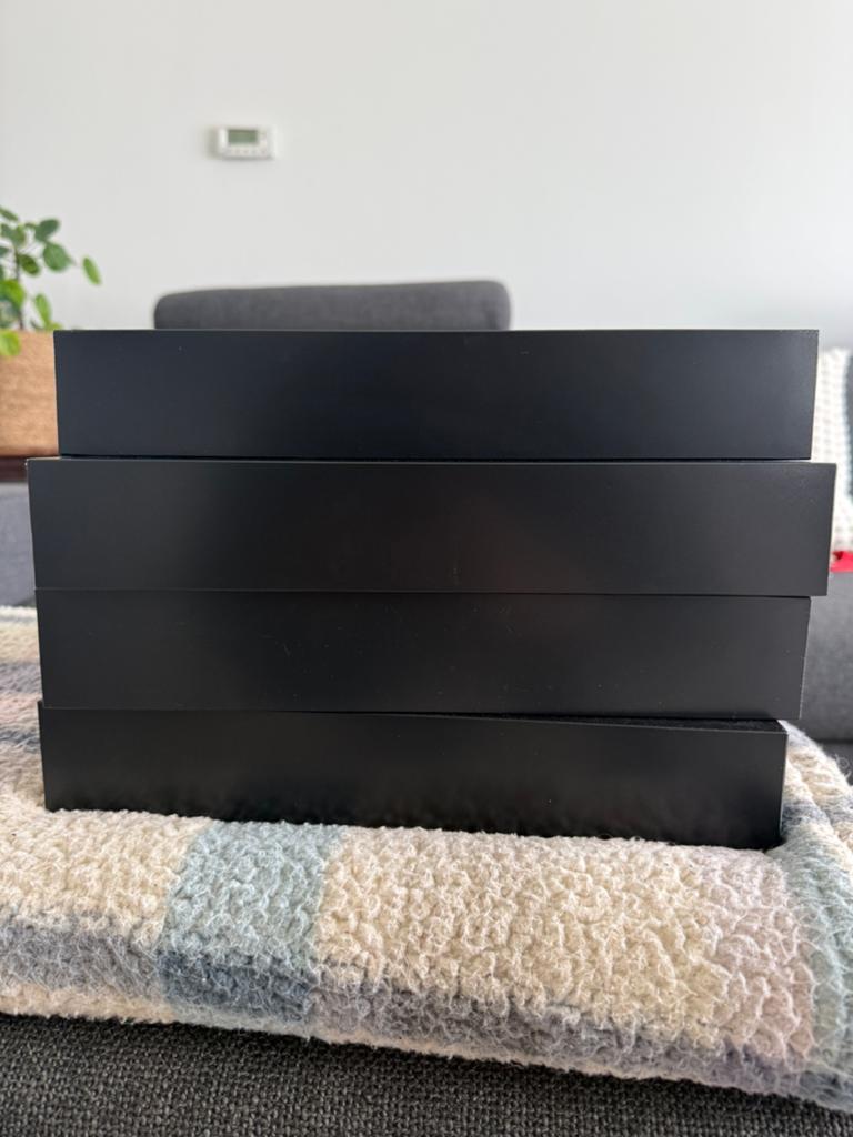 4 zwarte LACK ( IKEA) plankjes, Ophalen, Gebruikt