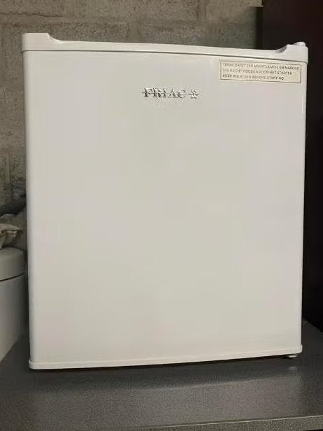 Koelkast - mini fridge, Elektronische apparatuur, Koelkasten en IJskasten, Ophalen, Minder dan 85 cm, Met vriesvak, Minder dan 75 liter