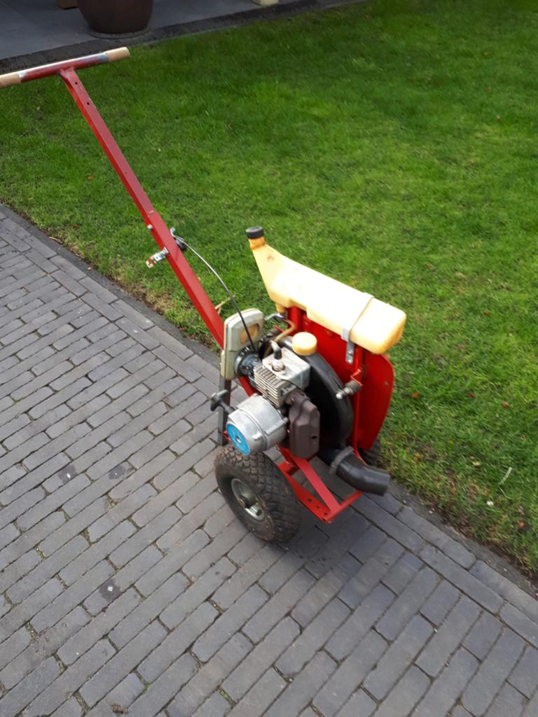 Bladblazer op luchtbandjes benzine motor, Tuin en Terras, Ophalen, Gebruikt