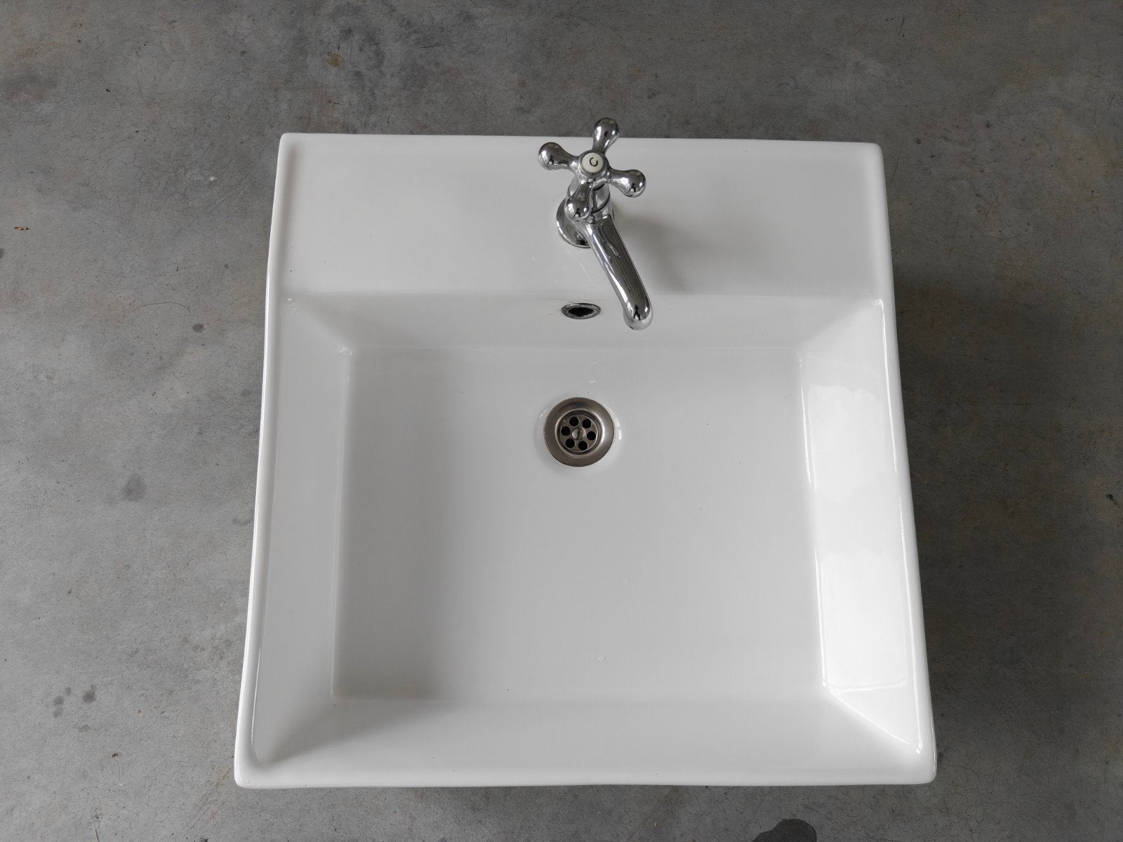Vierkante wasbak 46x46cm met kraan, Ophalen