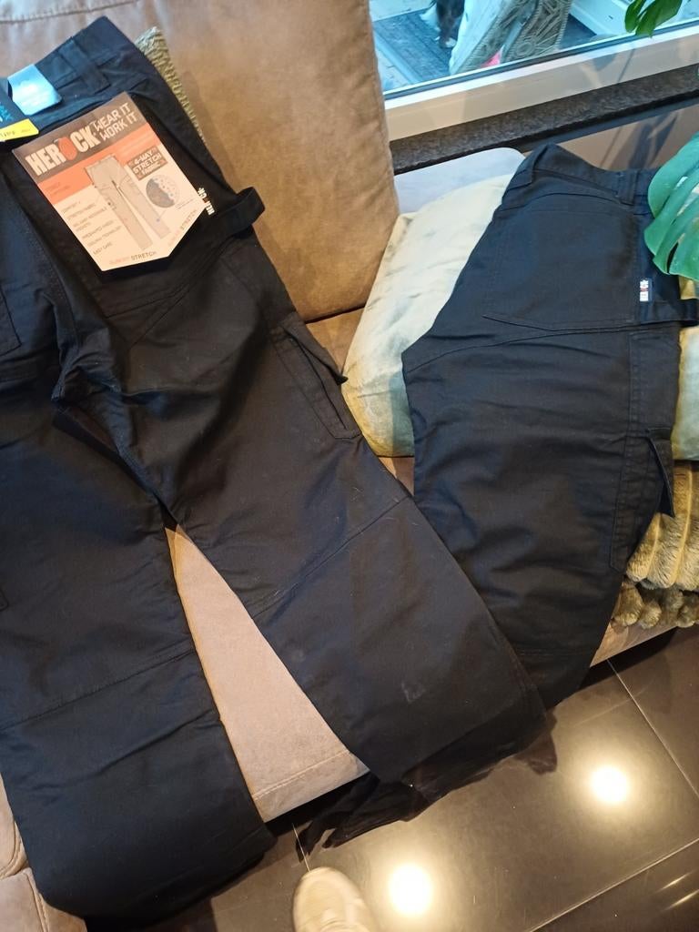 Werkbroeken Vrouw Herock, Ophalen