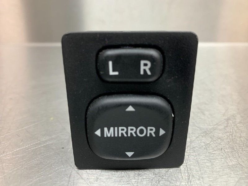 COMMUTATEUR RÉTROVISEURS Toyota iQ (|769746|), Dhr. M. Roggen, Toyota, Stadsweg 37 37
9917 PV  WIRDUM GR., NL, Utilisé