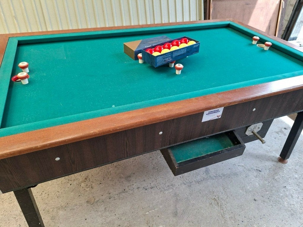 Een tapbiljart met toebehoren., Ophalen, Gebruikt, Biljarttafel