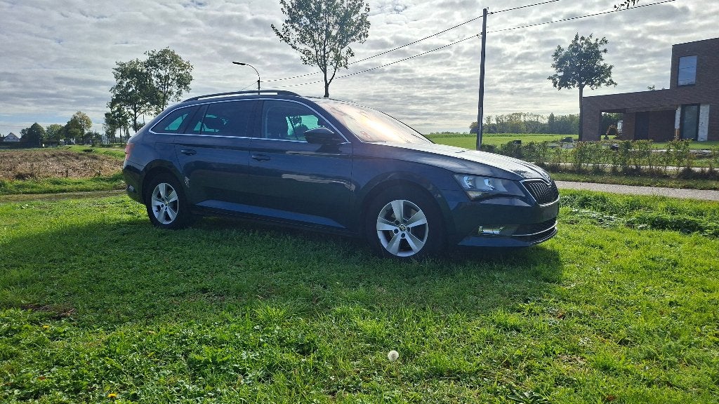 Superb, Auto's, Stof, Zwart, 4 cilinders, Blauw