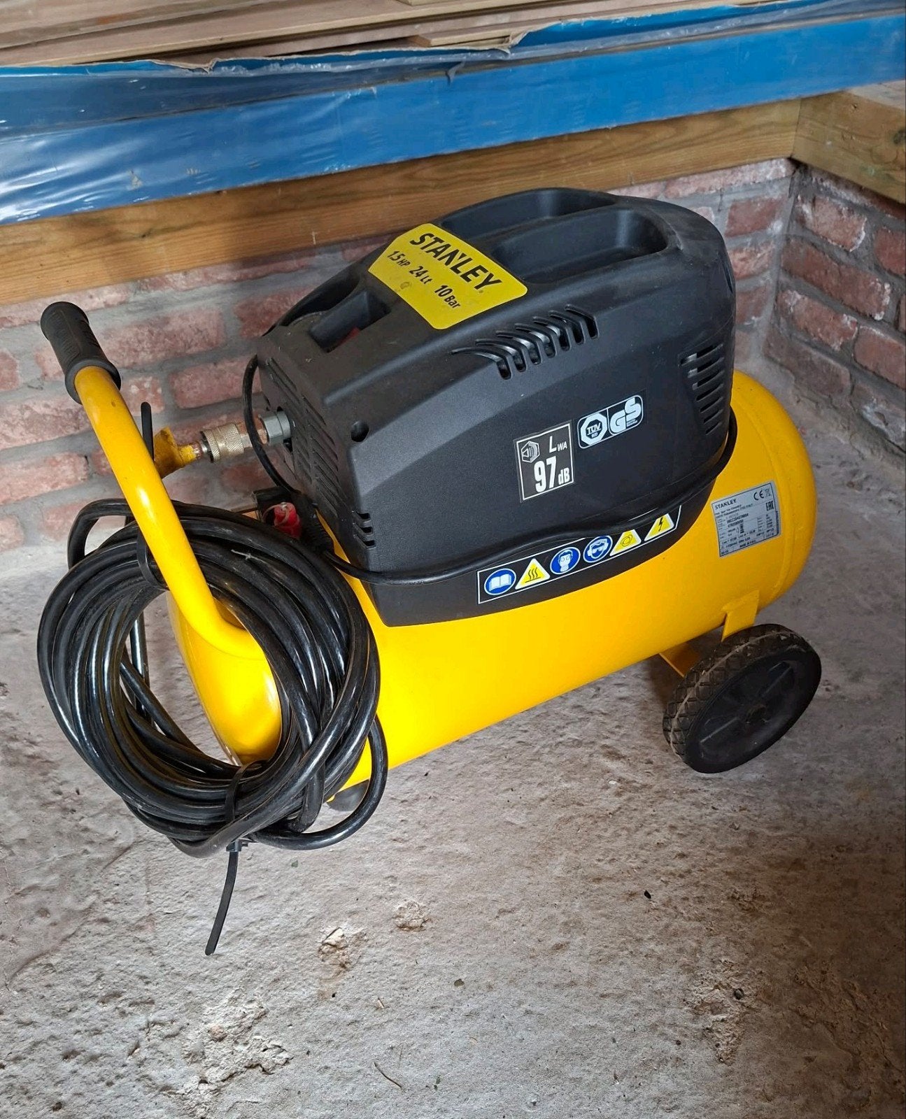 STANLEY luchtcompressor ., Doe-het-zelf en Bouw, Compressors, Ophalen, Zo goed als nieuw, 6 tot 10 bar