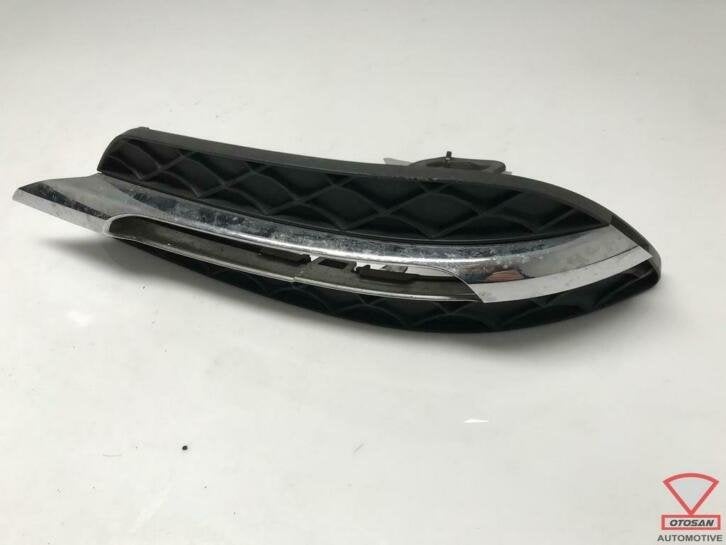 mercedes classe c w204 grille de pare chocs avant droite a20, Autos : Pièces & Accessoires, Mercedes-Benz AG, Pare-chocs, Mercedes-Benz