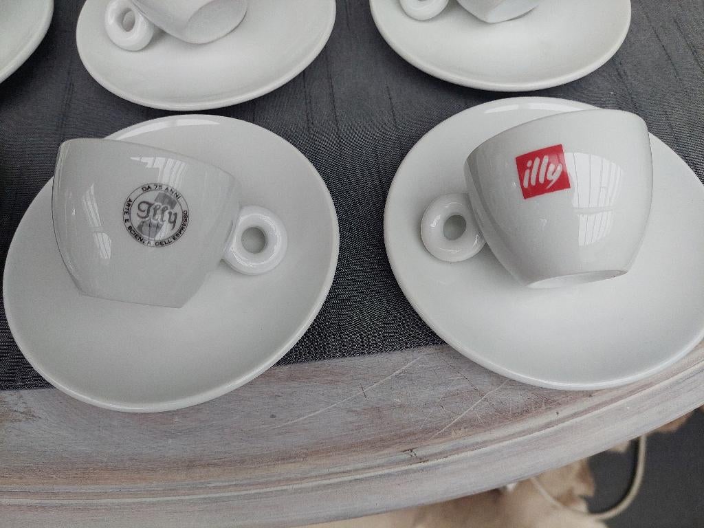 Illy kopjes, Ophalen, Zo goed als nieuw, Porselein, Kop en/of schotel