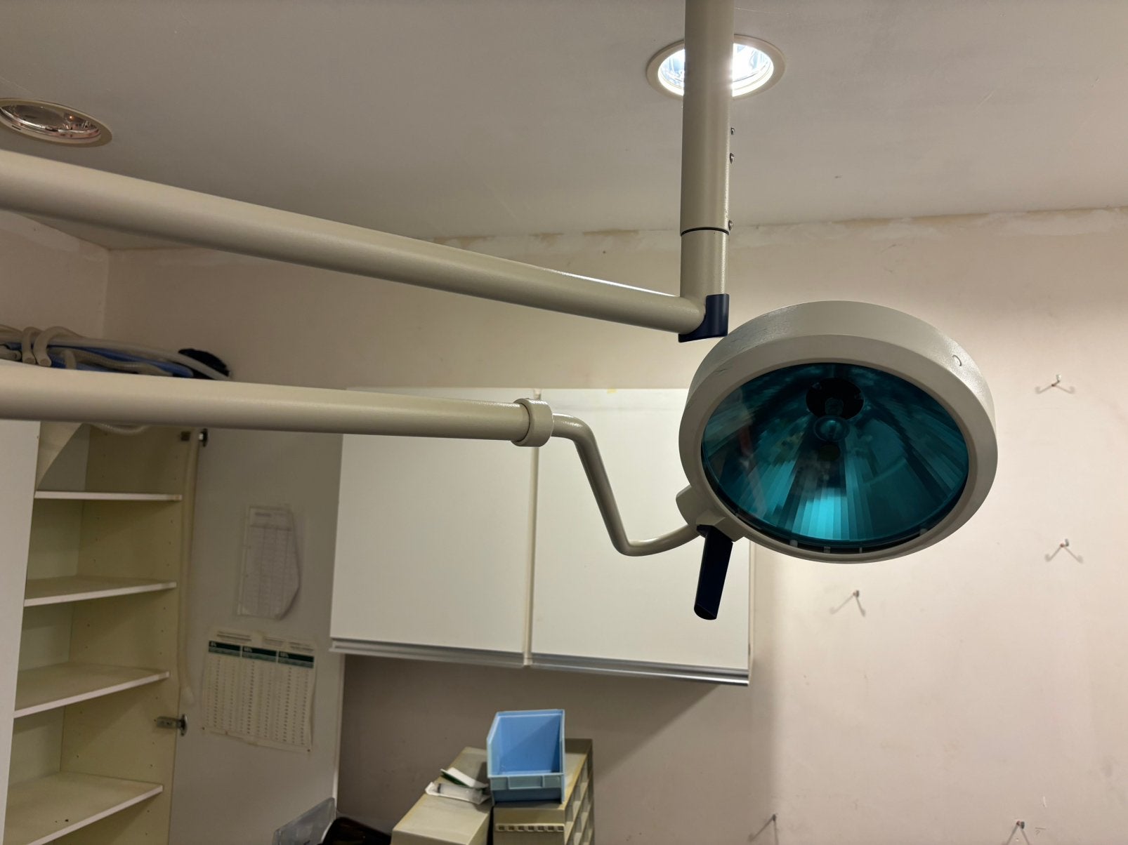 ✅ Onderzoeks-/operatie lamp, Berchod Chomophare, Ophalen, Zo goed als nieuw