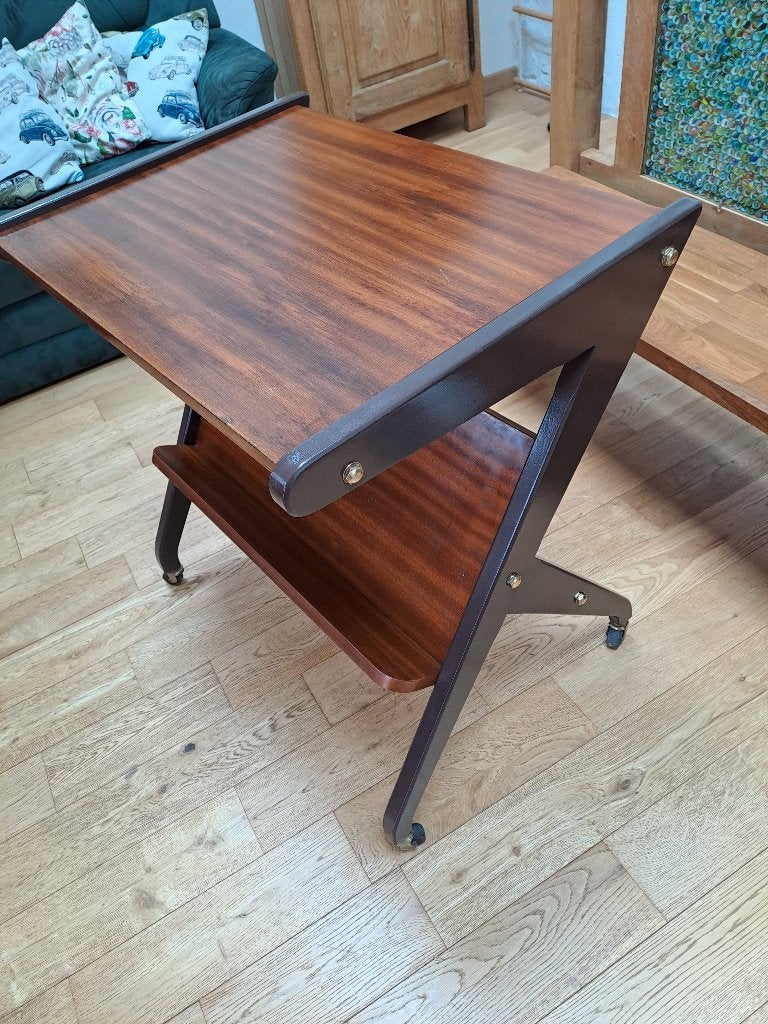 Servicetafel met wielen toegeschreven aan Carlo Sala, Ophalen