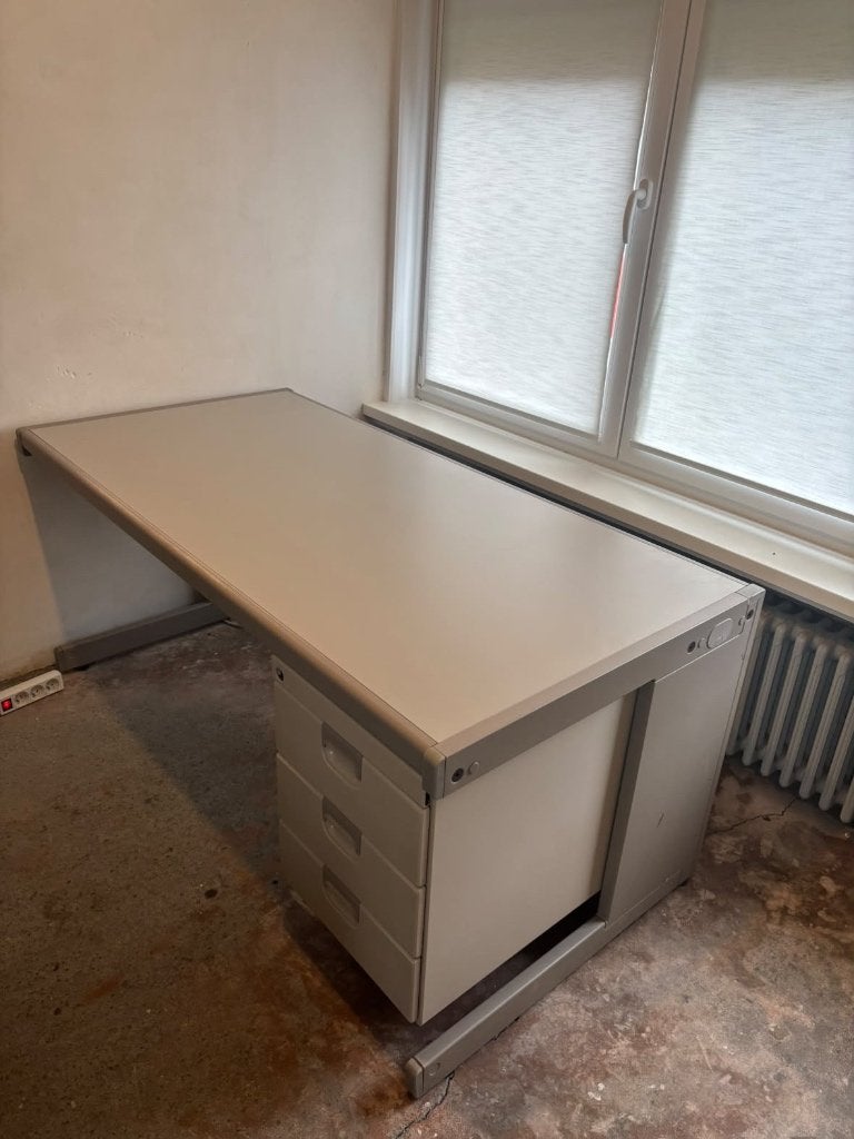 Stevig bureau met ingebouwde lades, Huis en Inrichting, Ophalen, Met lades, 160 cm, Gebruikt