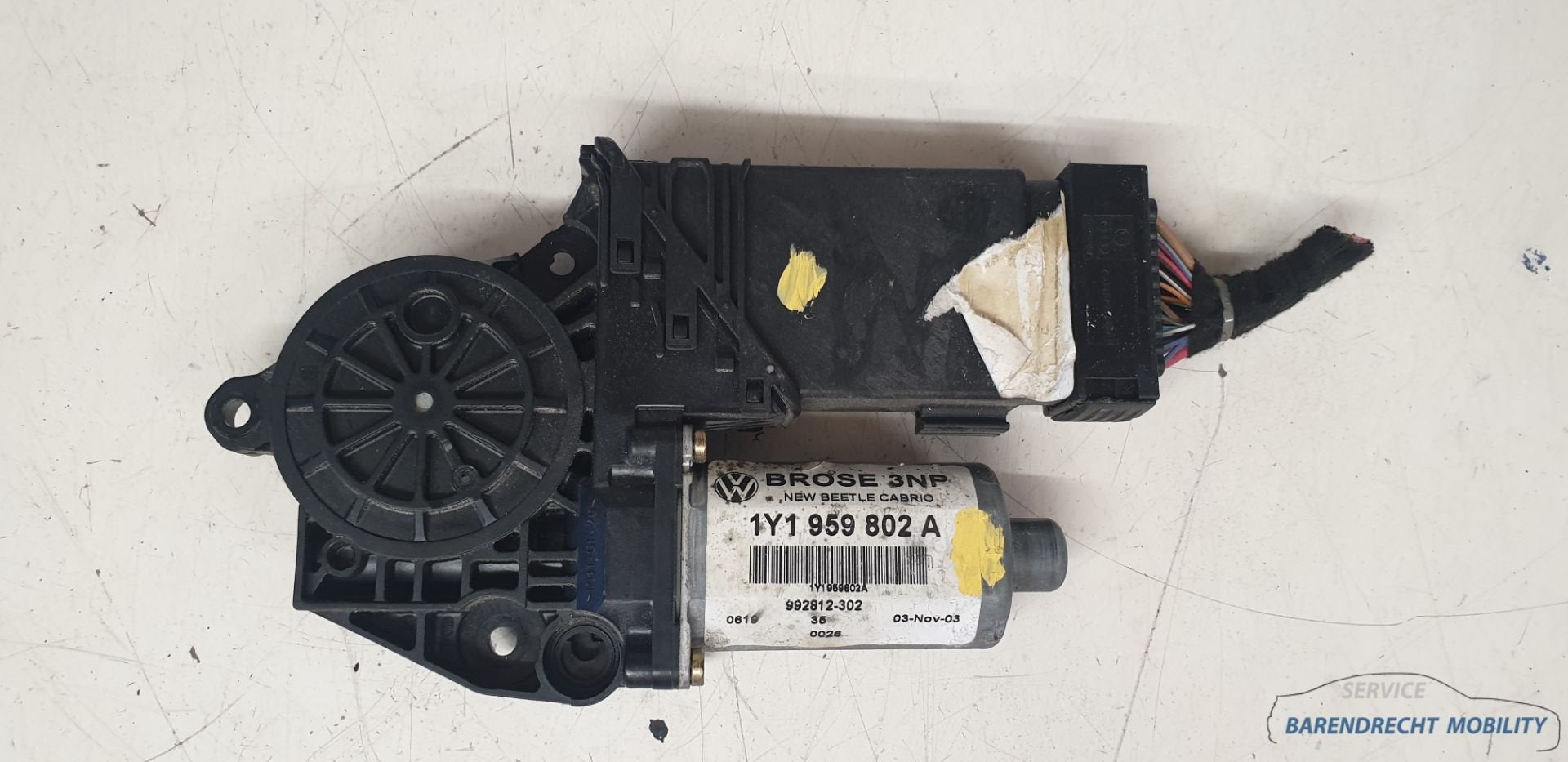 Moteur de l ve-vitre avant droit pour VW Coccinelle cabriole, Volkswagen, Volkswagen AG, Vw@volkswagen.de, Utilisé