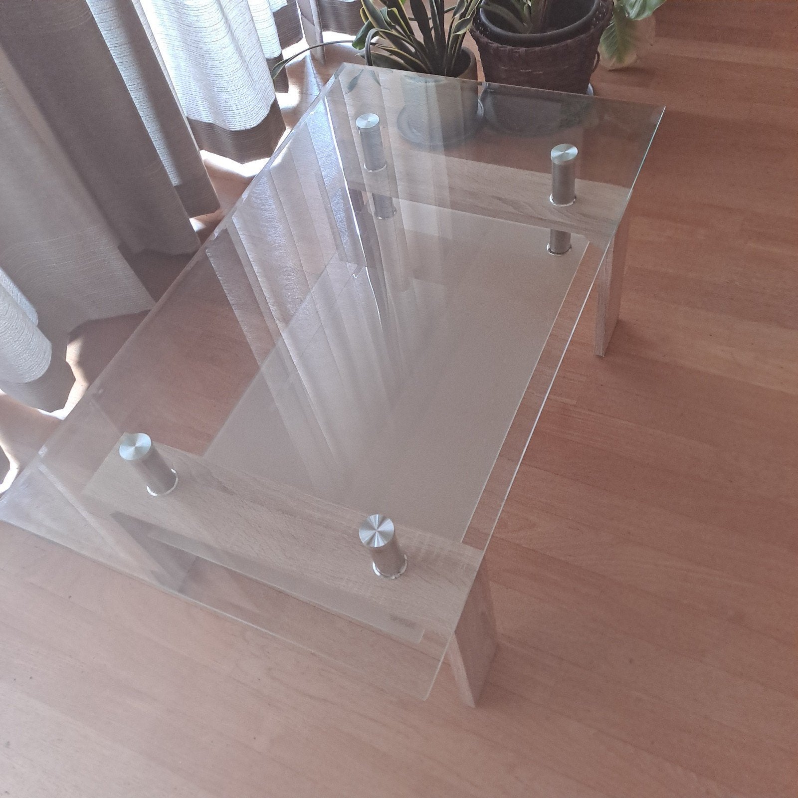 Table basse en verre, Enlèvement