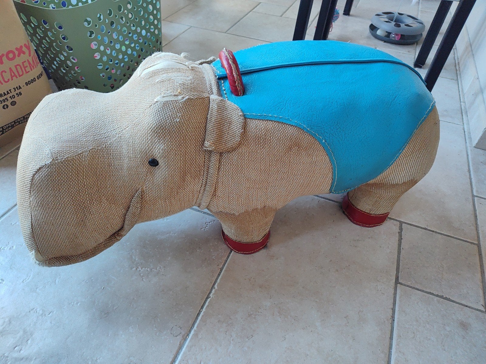 Pouf Hippo 1970+ influence du Bauhaus, Antiquités & Art, Enlèvement