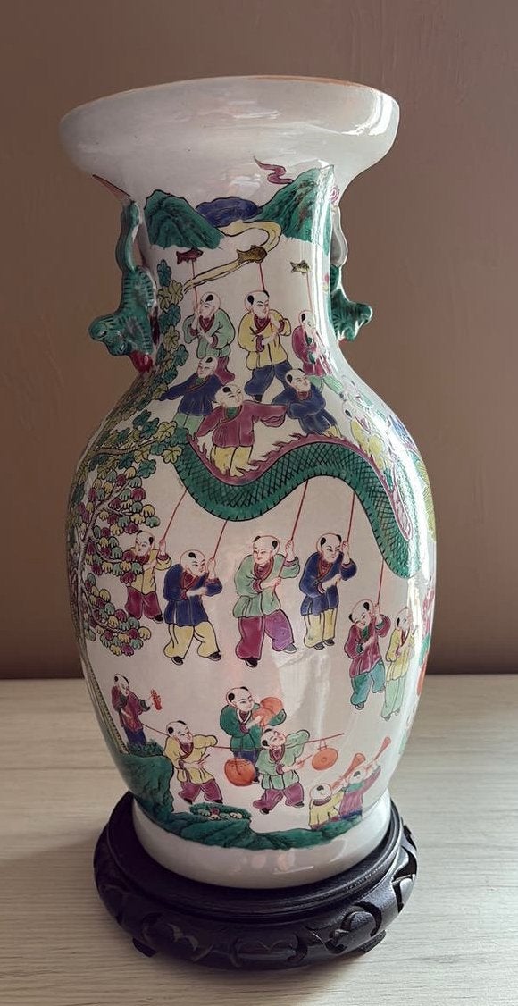 Vase chinois Famille Rose, base en bois, hauteur 42,5 cm, Enlèvement ou Envoi