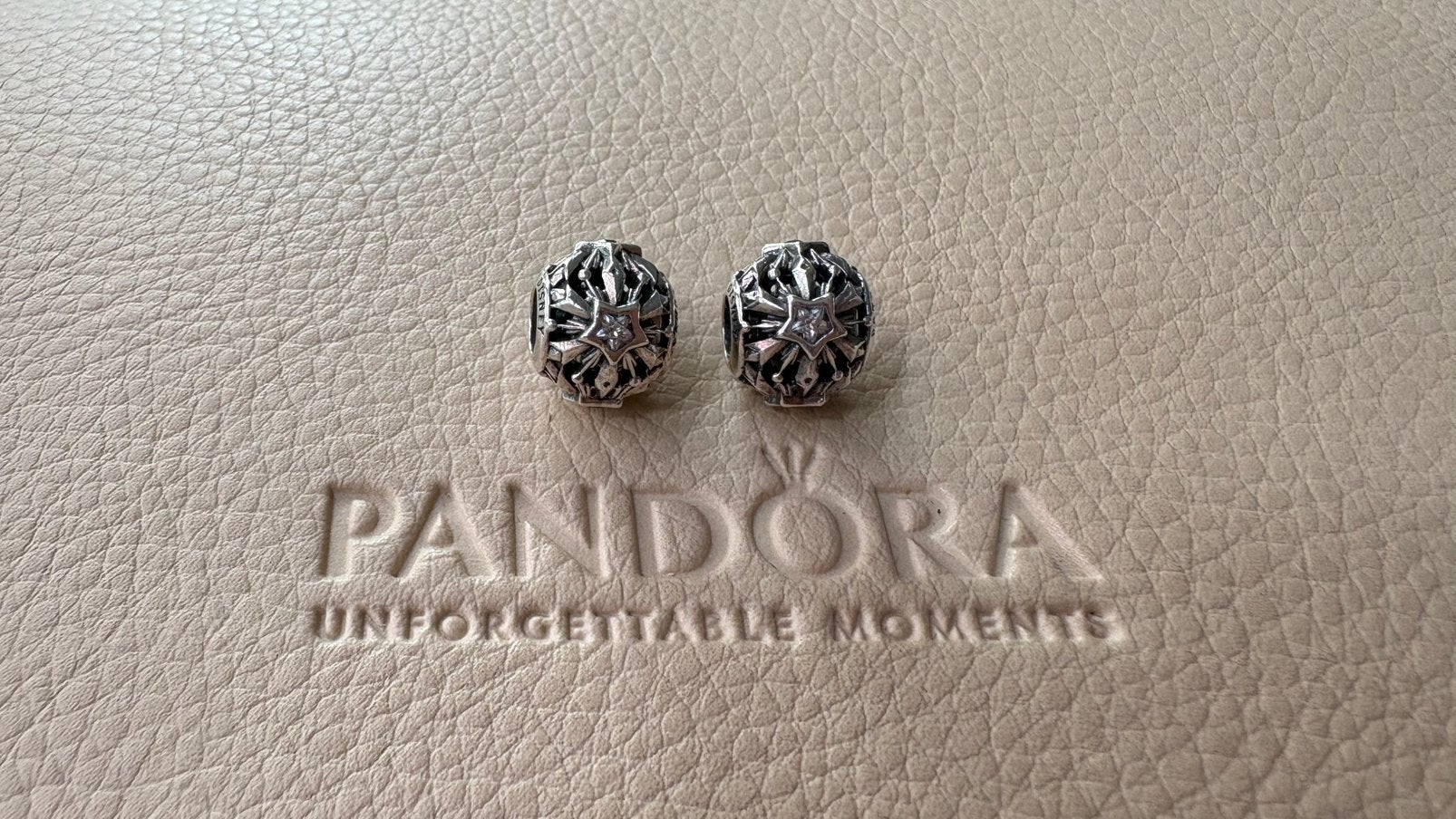 Pandora Disney Frozen snowflakes, Bijoux, Sacs & Beauté, Neuf, Enlèvement ou Envoi, Pandora, 2 ou 3 bracelets à breloques
