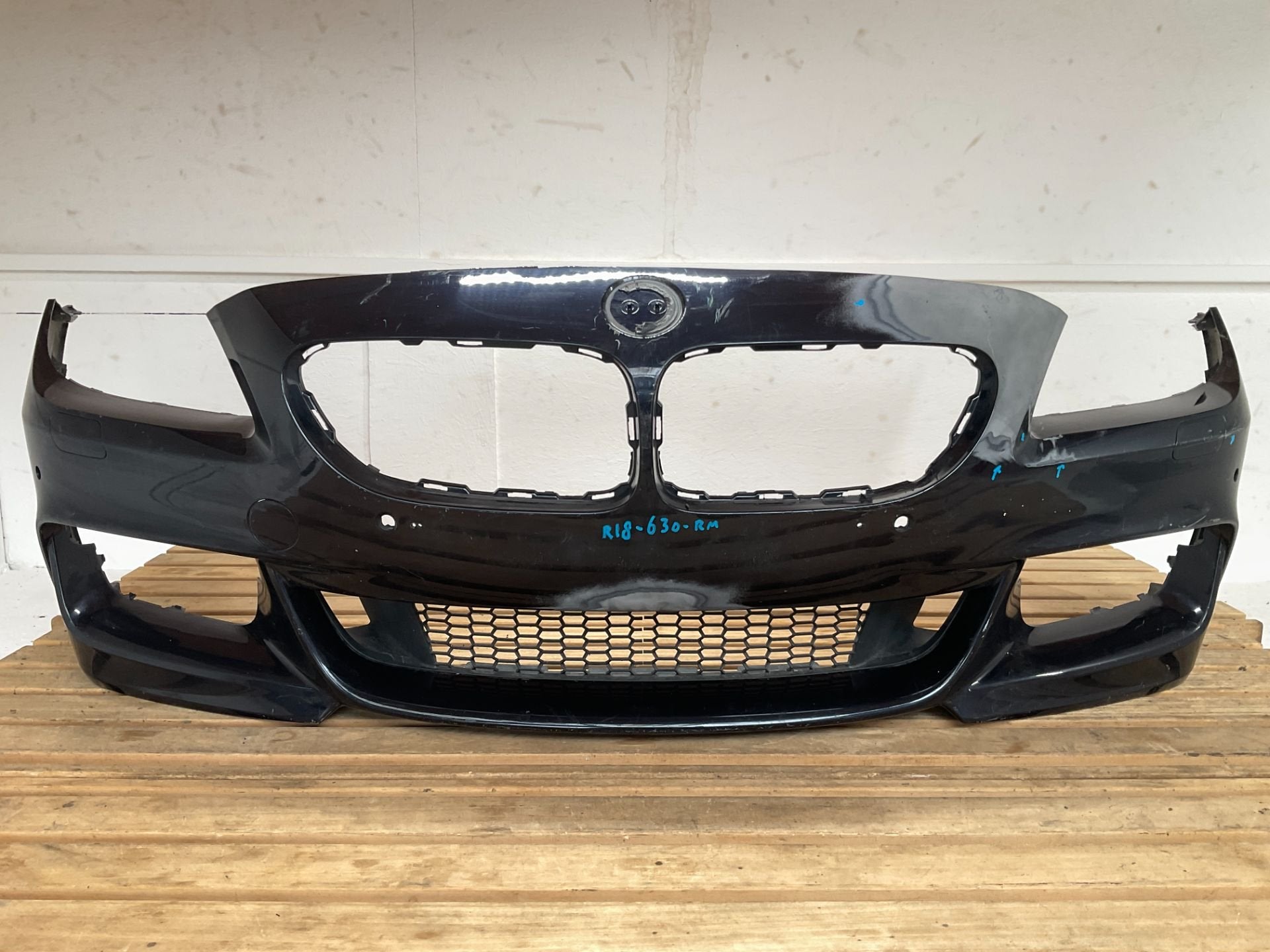 Bumper BMW 6 Serie F06 F12 F13 M-Sport MPakket M-Pakket 5111, Petuelring 130
80788  Munich, DE, Gebruikt, Info@bmw.de, Bumper