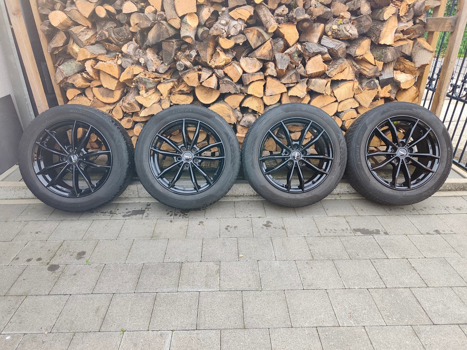 KIT HIVER BMW 2 ACTIVE TOURER modèle 2024, Ophalen, 17 inch, Band(en), Personenwagen