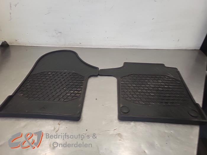 Kit tapis d'un Mercedes Vito, 3 mois de garantie, Utilisé, -, -