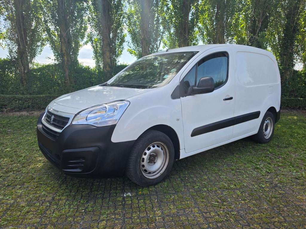 Peugeot Partner 1.6hdi Automaat Slechts 139.000km Gekeurd !, Auto's, Bestelwagens en Lichte vracht, Automaat, Stof, Euro 6, Electronic Stability Program (ESP)