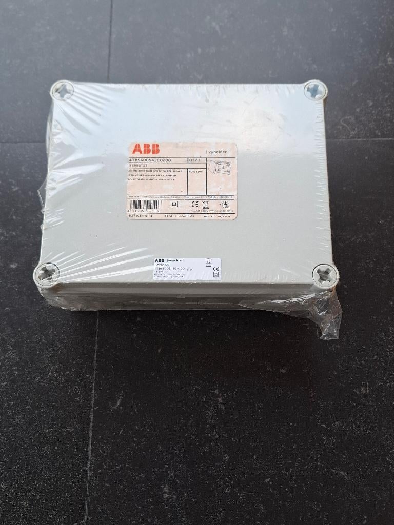 25 mm Aftakdoos ABB met klemmen, Doe-het-zelf en Bouw, Elektriciteit en Kabels, Ophalen, Nieuw, Overige typen