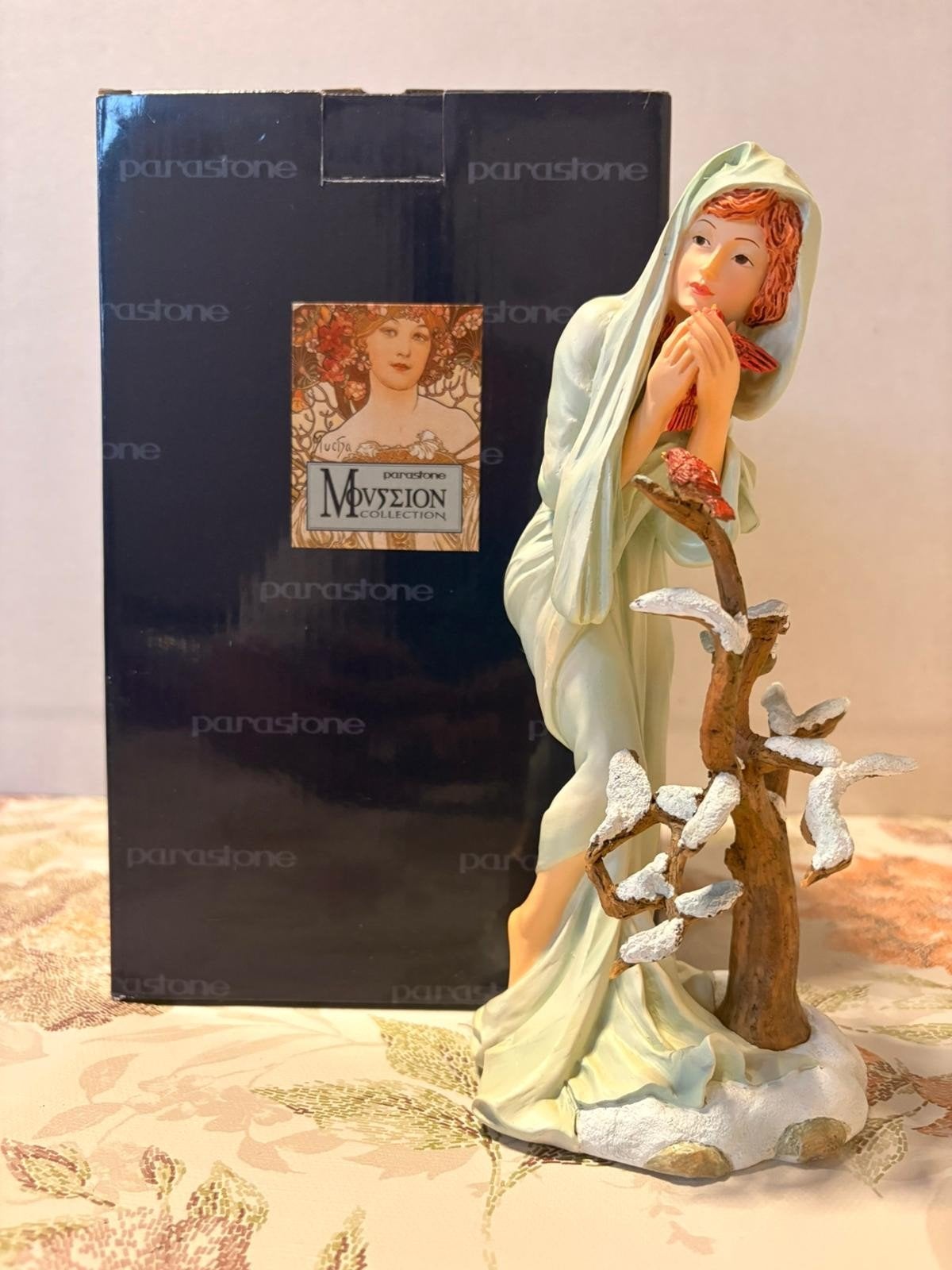 Figurine Alphonse mucha, Articles professionnels, Stock & Retail | Stocks, Enlèvement