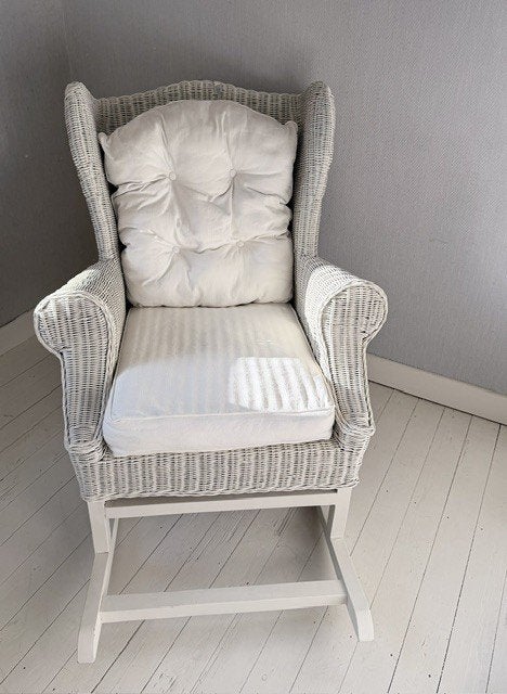 magnifique fauteuil à bascule en osier, Maison & Meubles, Chaises, Comme neuf, Landelijk, Enlèvement, Blanc